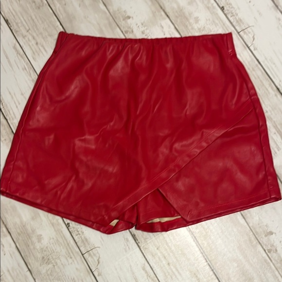 Haley & June Red Faux Leather Women's Skort size Large - Picture 1 of 6